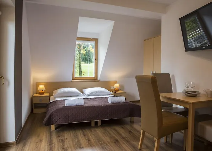 Udanypobyt Przy Dolinach E I F * كوشتيليسكا